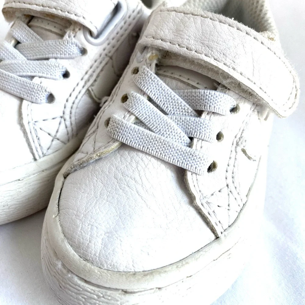 THE CHILDREN’S PLACE Unisex -Child and Toddler Uniform Low Top Sneakers Size 5